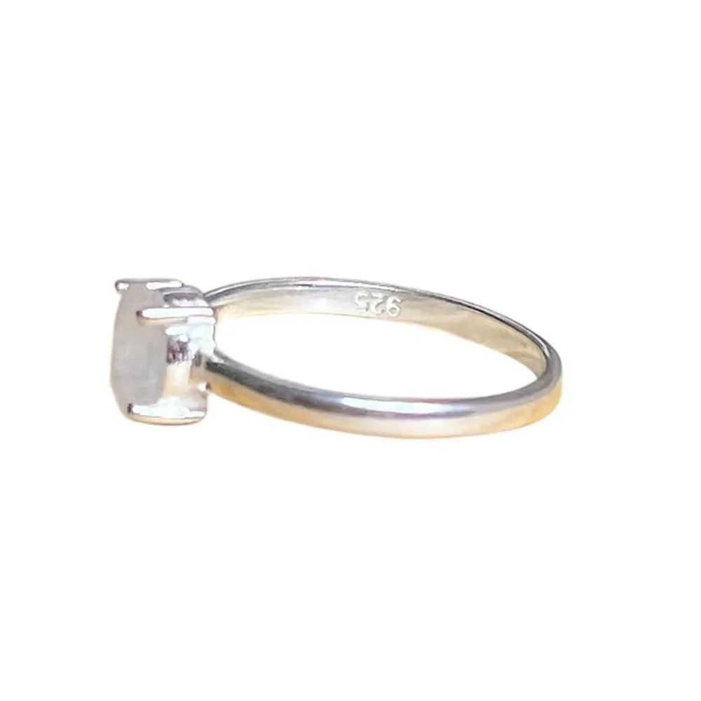925 Sterling Silver this elegant